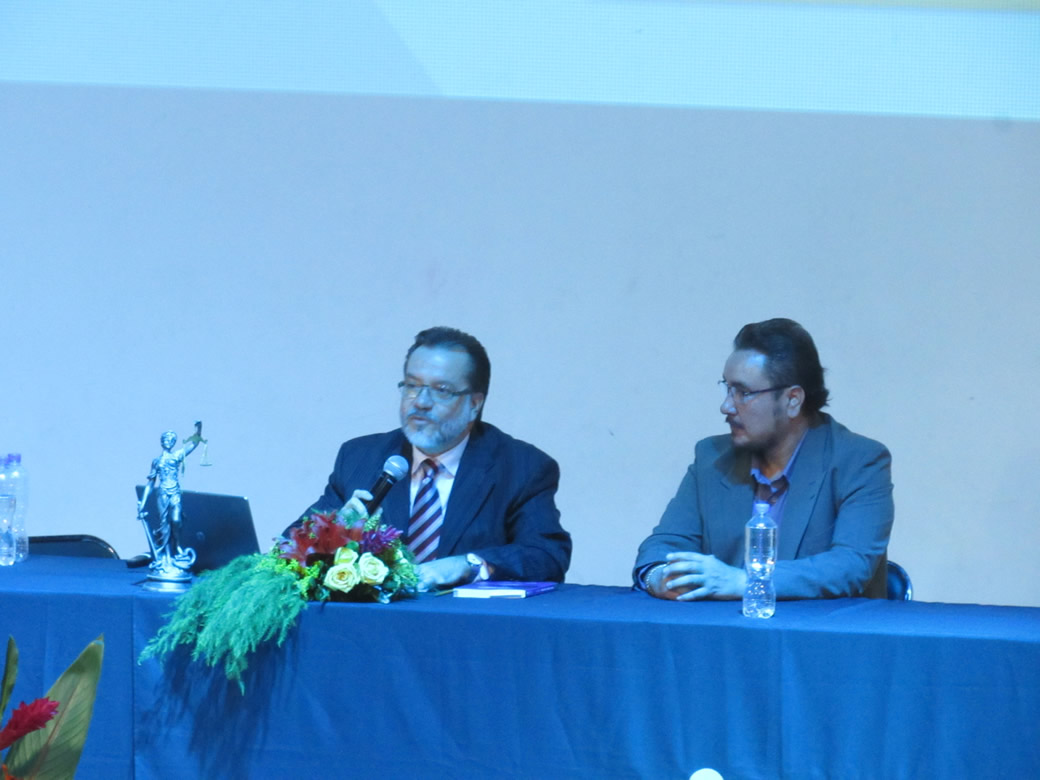 Magistrado José de Jesús Ángulo Aguirre, presentando el tema “Delitos Electorales”