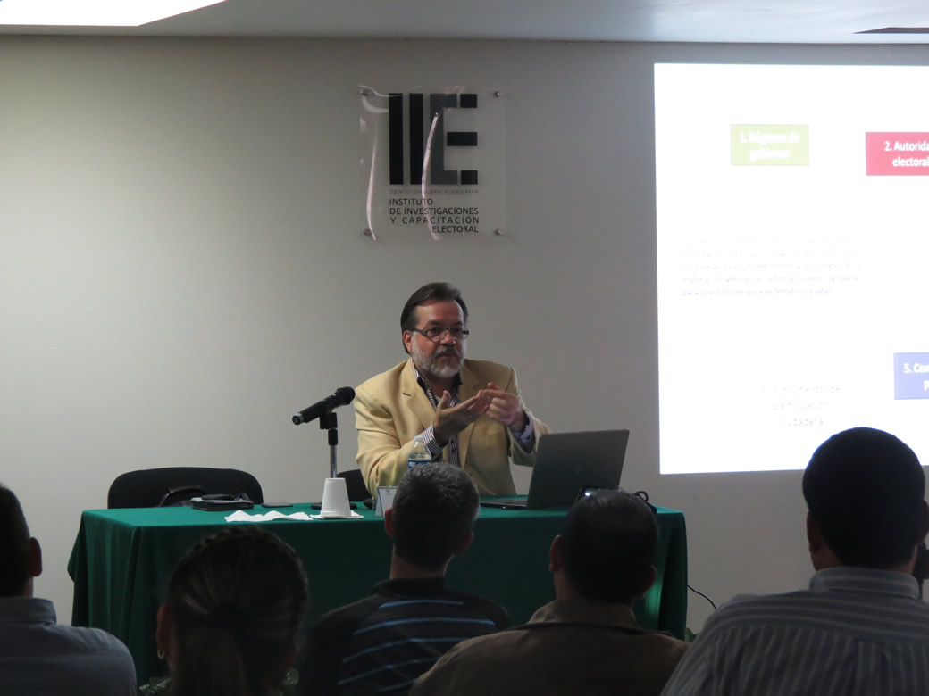 Magistrado José de Jesús Ángulo Aguirre, presentando el tema “Procedimientos Sancionadores” en el Diplomado en Derecho Electoral impartido al Colegio de Abogados de Jalisco Foro Federalista "Lic. Alberto Orozco Romero A.C."