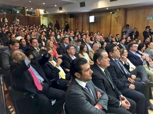 La y los magistrados del Tribunal Electoral del Estado de Jalisco, en la presentación del libro "La reelección legislativa y de ayuntamientos en México" del Magdo. Jorge Sánchez Morales La y los magistrados del Tribunal Electoral del Estado de Jalisco, en la presentación del libro "La reelección legislativa y de ayuntamientos en México" del Magdo. Jorge Sánchez Morales