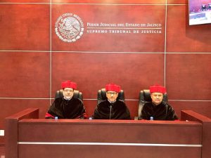 El Dr. José de Jesús Angulo Aguirre en el STJ con sus homólogos magistrados realizando exámenes de grado El Dr. José de Jesús Angulo Aguirre en el STJ con sus homólogos magistrados realizando exámenes de grado